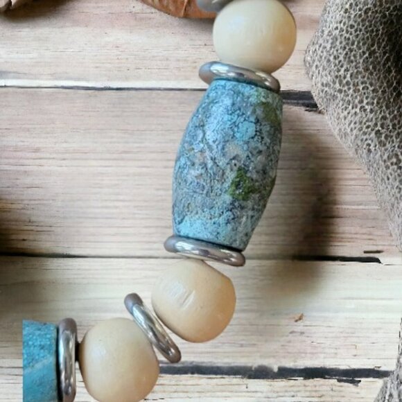 Light Blue Turquoise Colored Acrylic Beaded Bracelet Hand Crafted - Picture 2 of 2